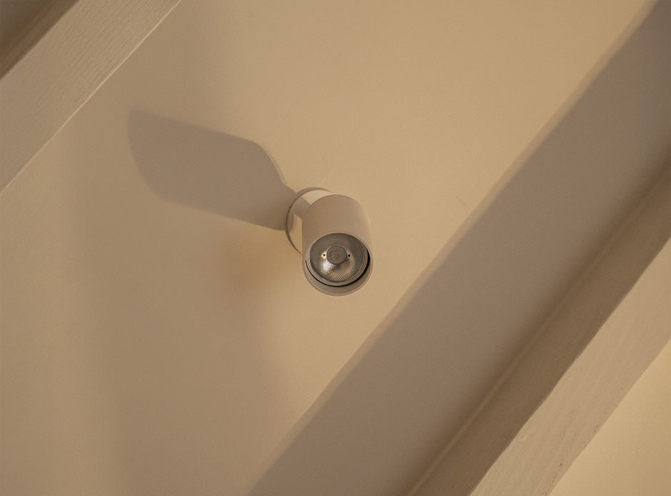 Surface-mounted spotlights
